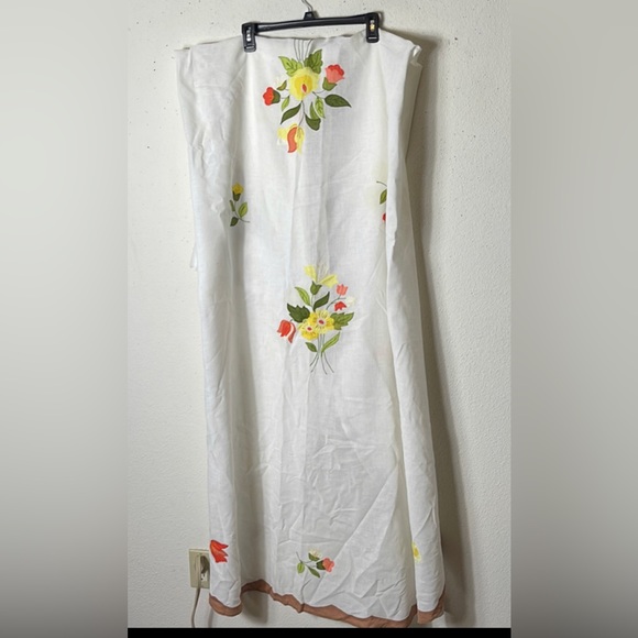 VINTAGE OVAL TABLECLOTH W/ FLOWER EMBROIDERY and appliqués 6 napkins - Picture 2 of 4